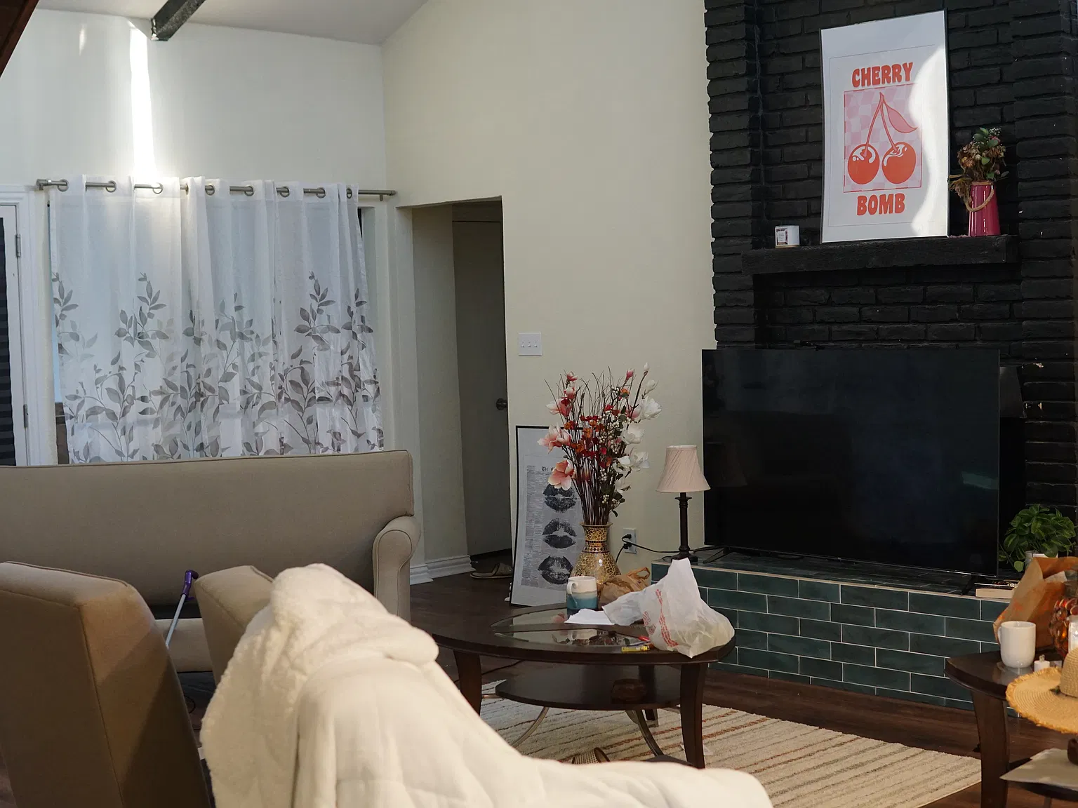 3 bed, 2.5 bath, 2048 sqft, $2,699 — Photo 2