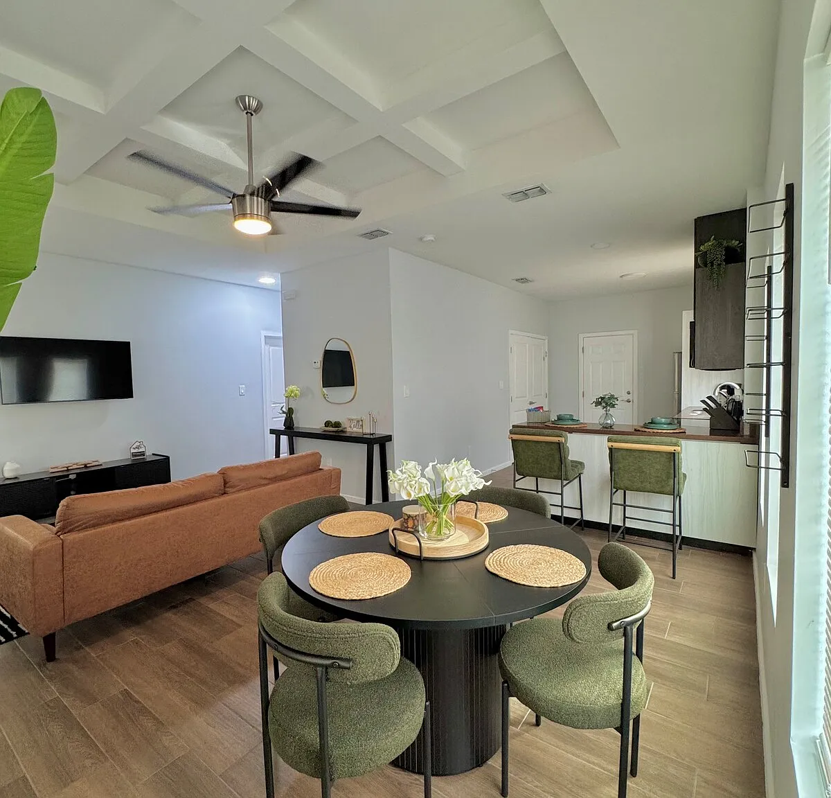 1 bed, 900 sqft, $1,700 — Photo 1