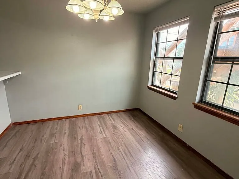 910-912 S Connecticut Ave — Photo 4
