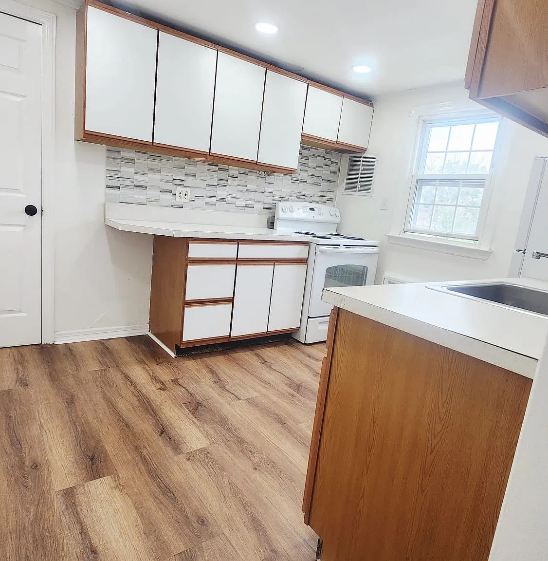 2 bed, 800 sqft, $2,300 — Photo 3