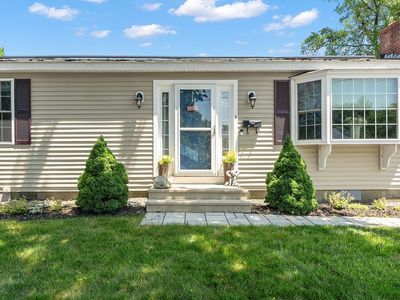 16 Grosvenor St, Ayer, MA, 01432