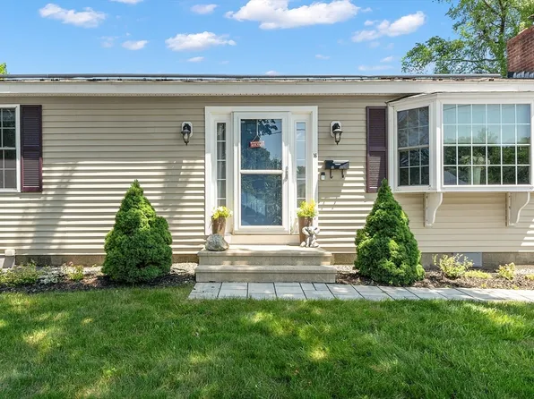 16 Grosvenor St, Ayer, MA 01432