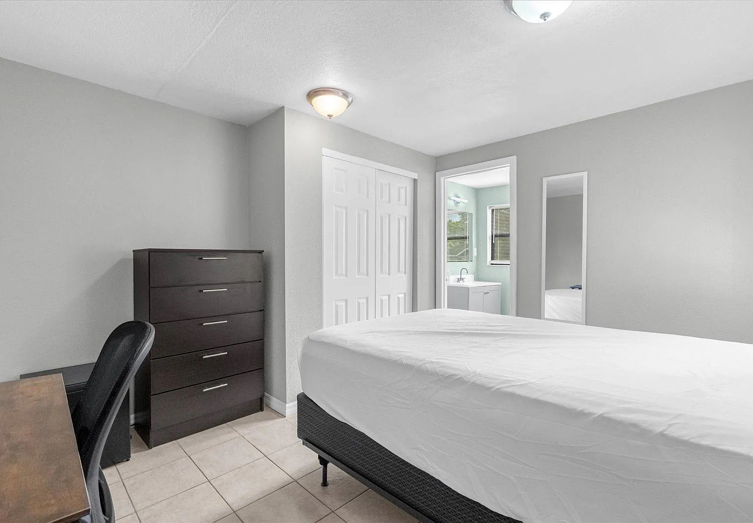 4 bed, 3.0 bath, 1875 sqft, $1,044 — Photo 1