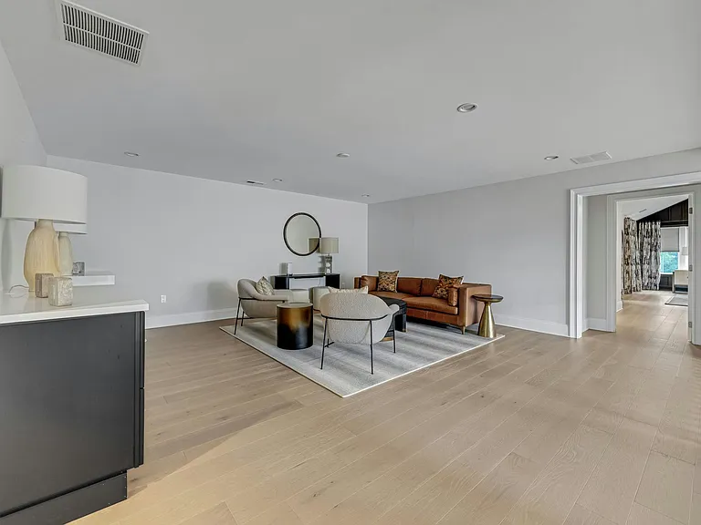 63 Samuel Way — Photo 2