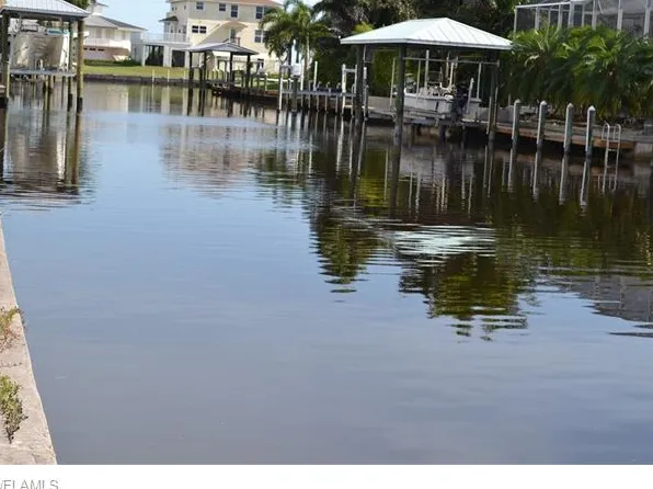 2385 Macadamia St, Saint James City, FL 33956