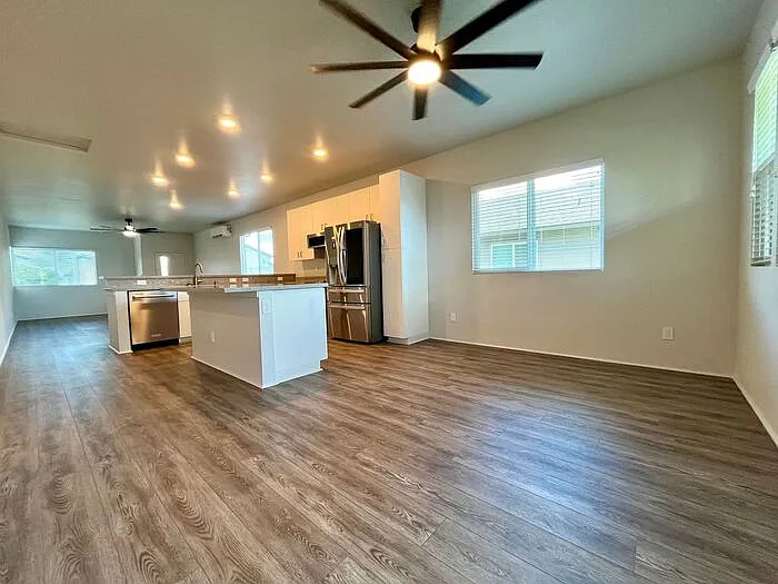 4 bed, 2.5 bath, 1851 sqft, $4,300 — Photo 4