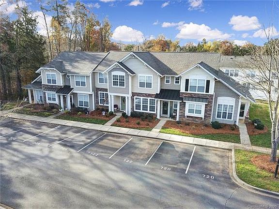 3rd image of 724 Cherryfield Pl