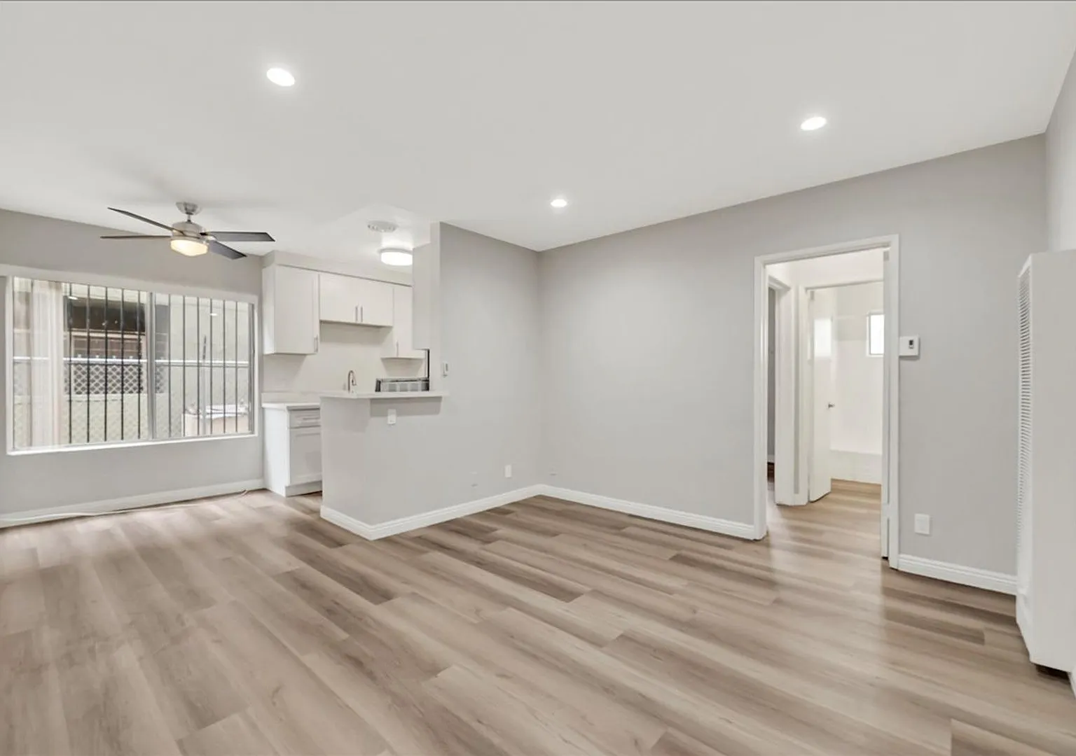 Beautiful Two Bedroom Apartment In The Heart of Mar Vista! — Photo 1