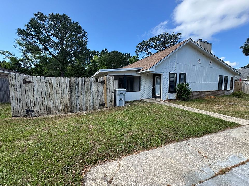 1st image of 2820 Villa Woods Cir