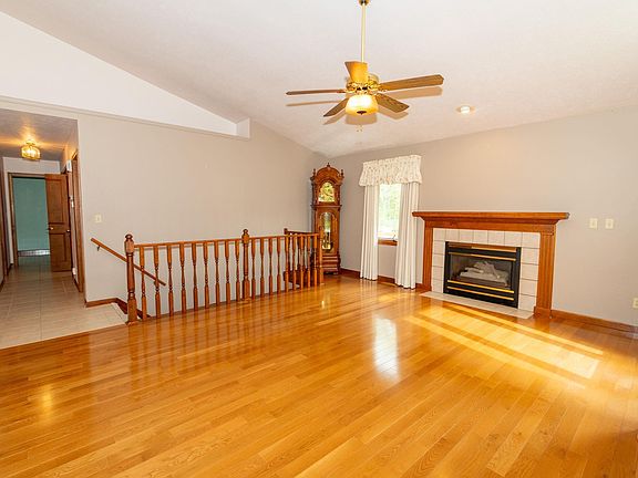 4th image of 1901 Creekwood Dr