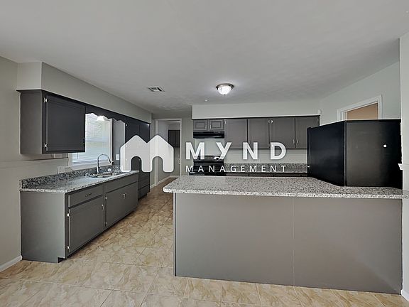 3rd image of 3376 Northmoor Ave