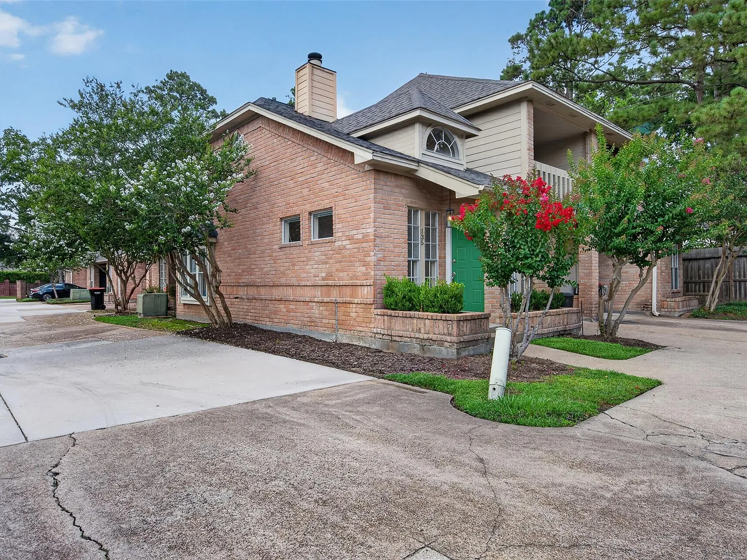 2 bed, 2.5 bath, 1208 sqft, $1,700 — Photo 2