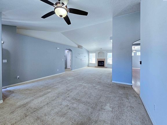 3rd image of 5720 Washougal Ln
