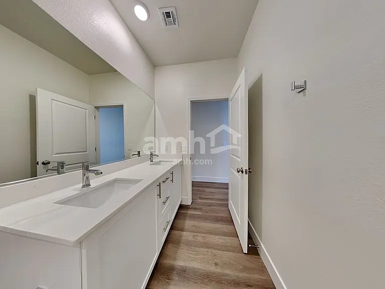 521 Silverbell Falls Pl — Photo 16