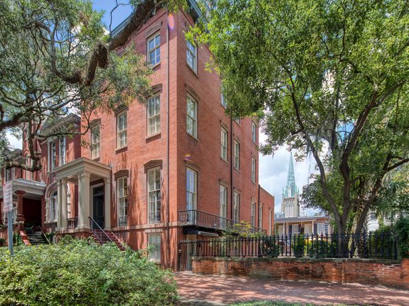 10 W Jones St