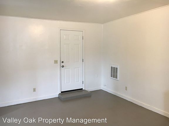 2nd image of 1095 Kenwood Ave