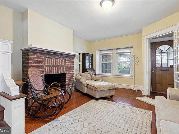 3rd image of 15 W Mount Pleasant Ave