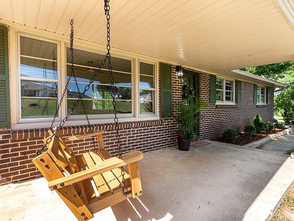 2nd image of 1224 Circle Dr