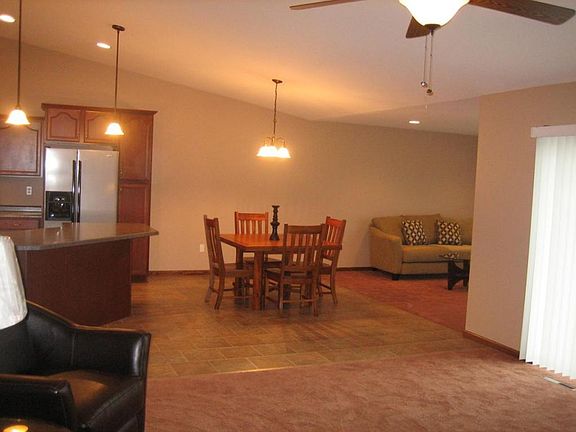 5th image of 2202 Pembrooke Dr