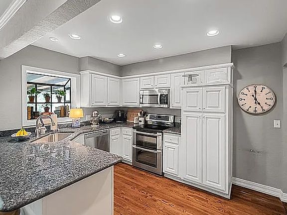 3rd image of 4216 Calmont Ave