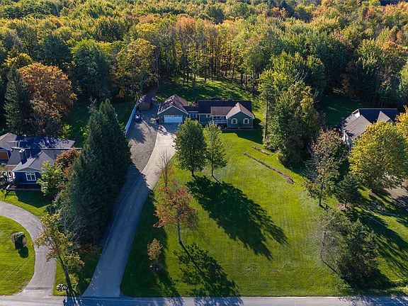 2nd image of 2485 Hillborn Rd