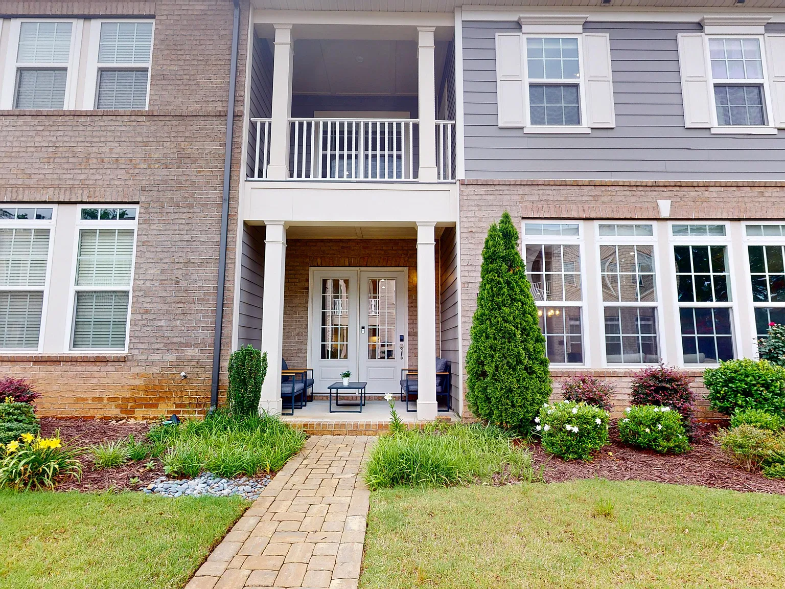 3 bed, 3.5 bath, 2524 sqft, $3,500 — Photo 1