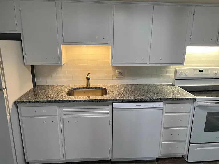 1676 Western Ave #3-E — Photo 2