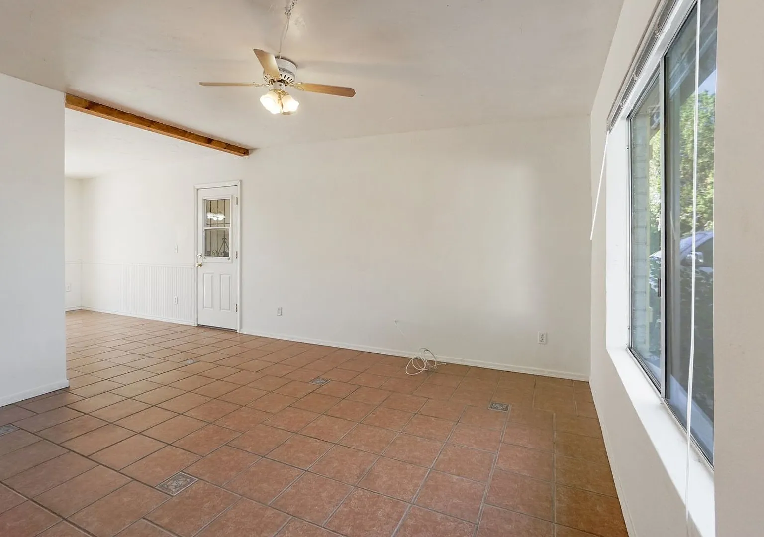 Charming East Tucson 3BR/2BA Rental Home with Covered Patio & Carpet-Free Interior (85748) — Photo 3