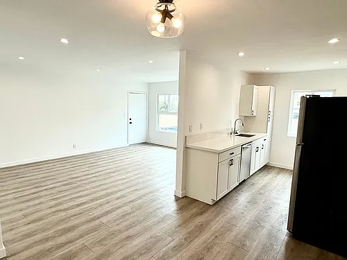 1000 Havenhurst Dr Photo 1