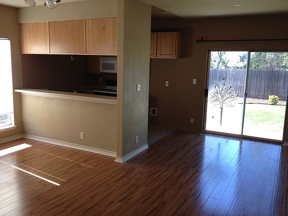 5th image of 933 Misty Acres Dr