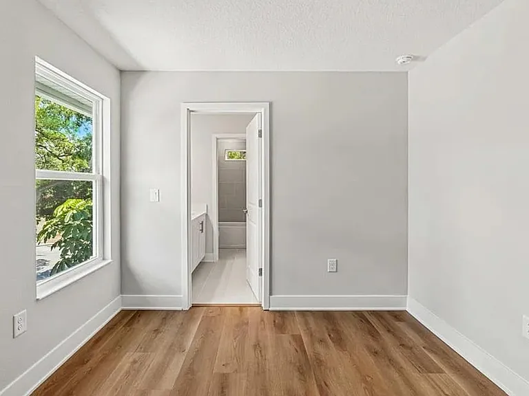 1005 W Cypress St — Photo 10