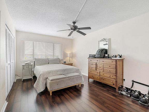 2nd image of 125 Shore Court #304a