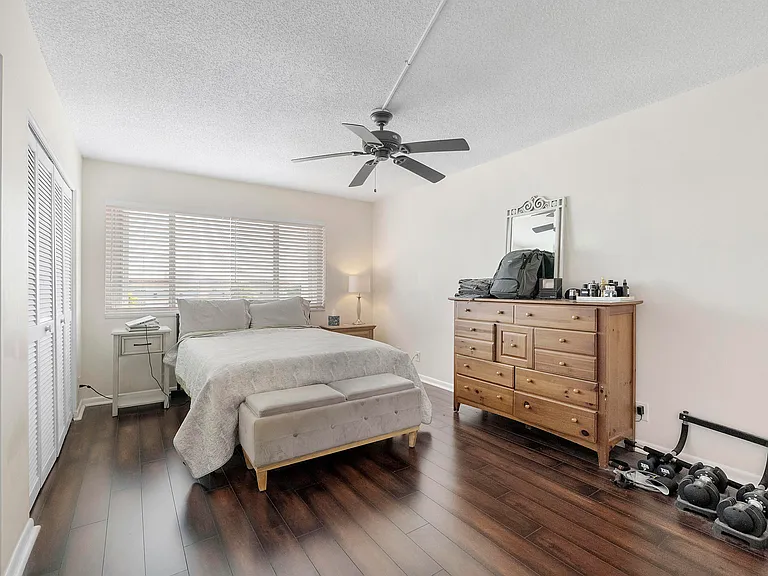 125 Shore Ct #304A — Photo 2