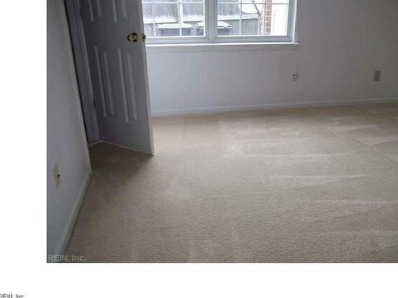 5th image of 642 W Lake Cir