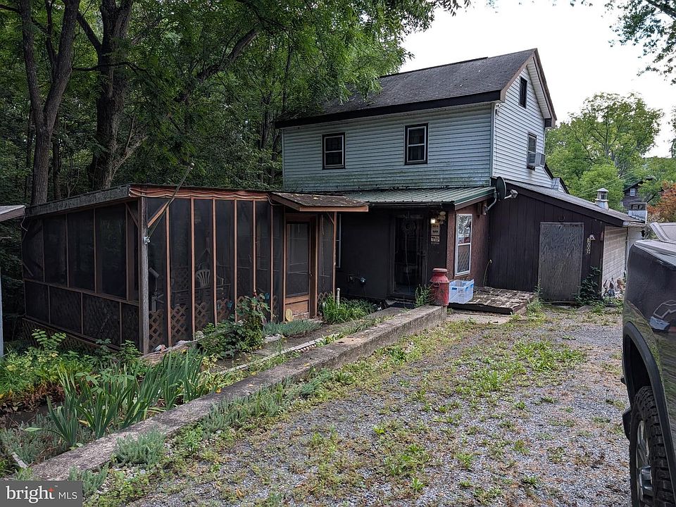 1st image of 1002 Dellville Rd