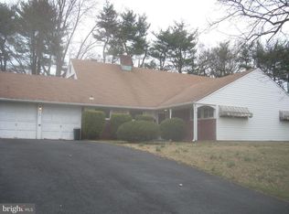 39 Forsythia Dr N, Levittown, PA 19056