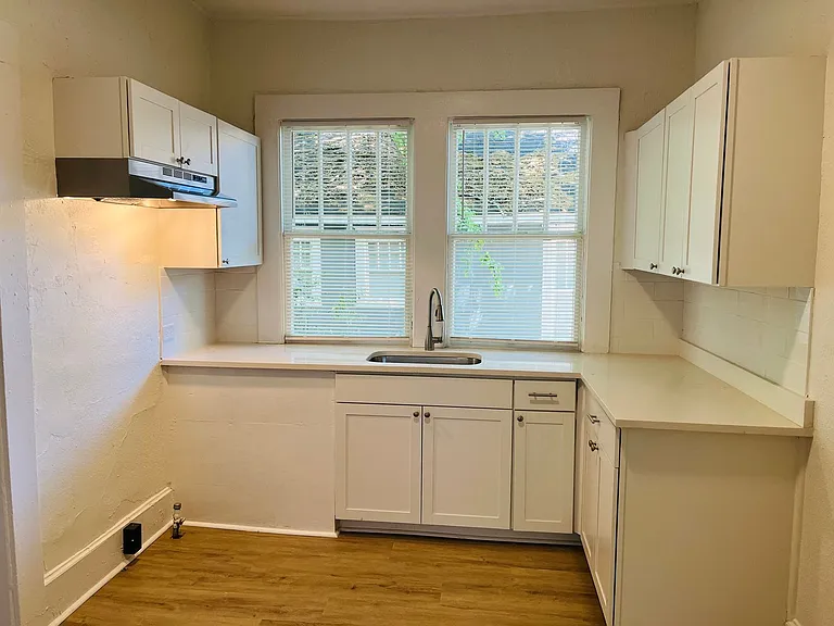 410 Alford St — Photo 8