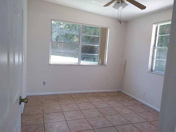 3rd image of 104 Beverly Ter