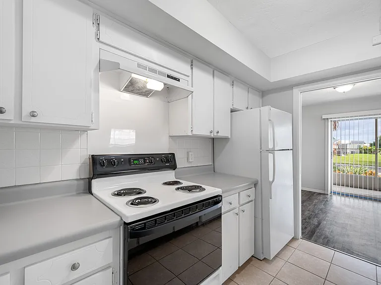 Lake Tarpon Apartments — Photo 22