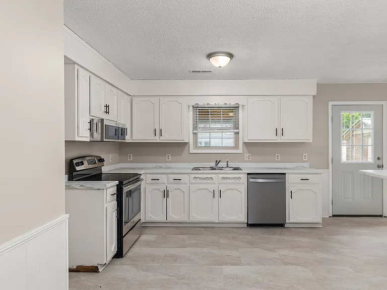 1618 Chisholm Rd — Photo 10