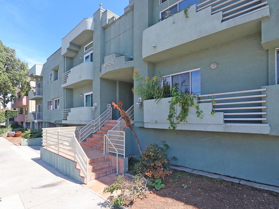 1st image of 10926 Moorpark St APT 11