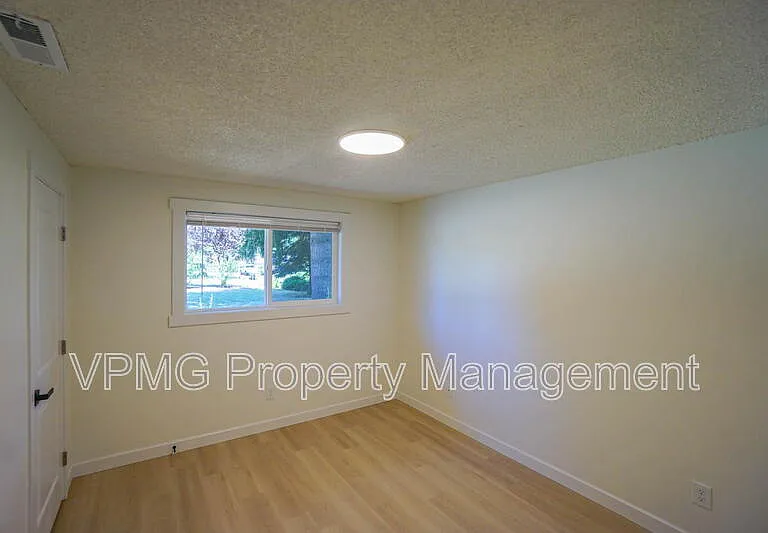19505 NE 11th St — Photo 19