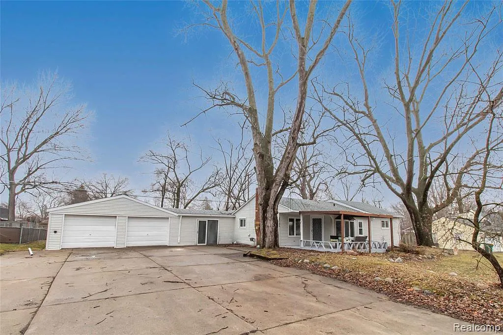 4 bed, 2.0 bath, 1920 sqft, $2,500 — Photo 2