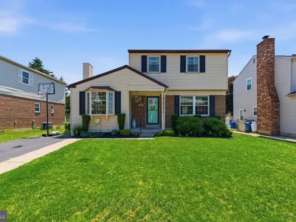 327 Greenbriar Ln, Havertown, PA 19083