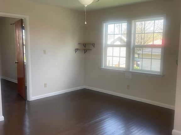 3rd image of 22 Marshall Ln