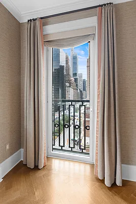 Rented by Compass | media 18