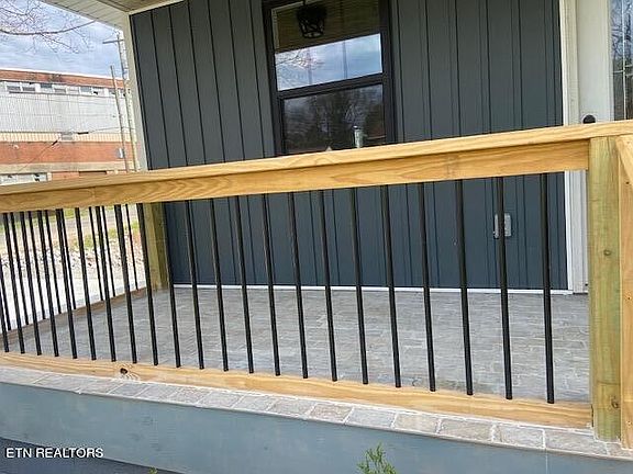 4th image of 108 Thompson St