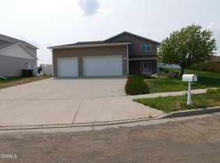 3738 Horizon Pl, Bismarck, ND 58503