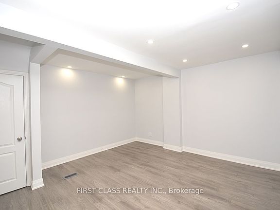 4th image of 319 Senlac Rd