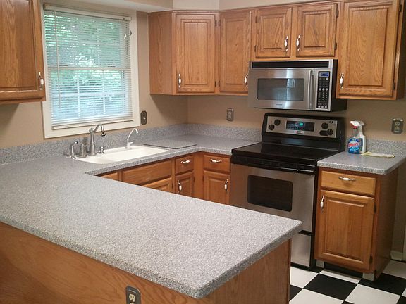 4th image of 9 Charleston Ct